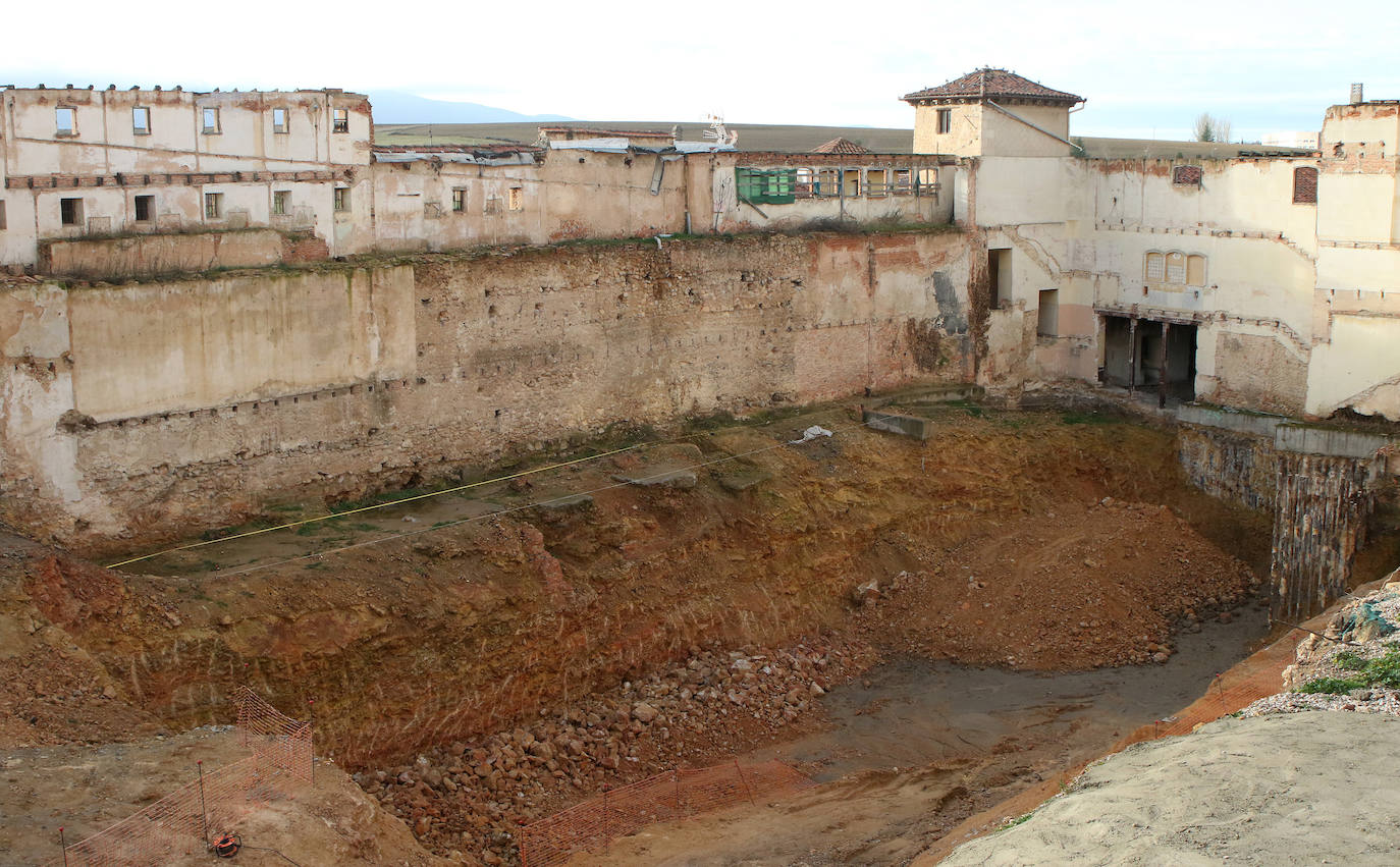 Estado actual de las obras de reconstrucción del teatro Cervantes de Segovia.