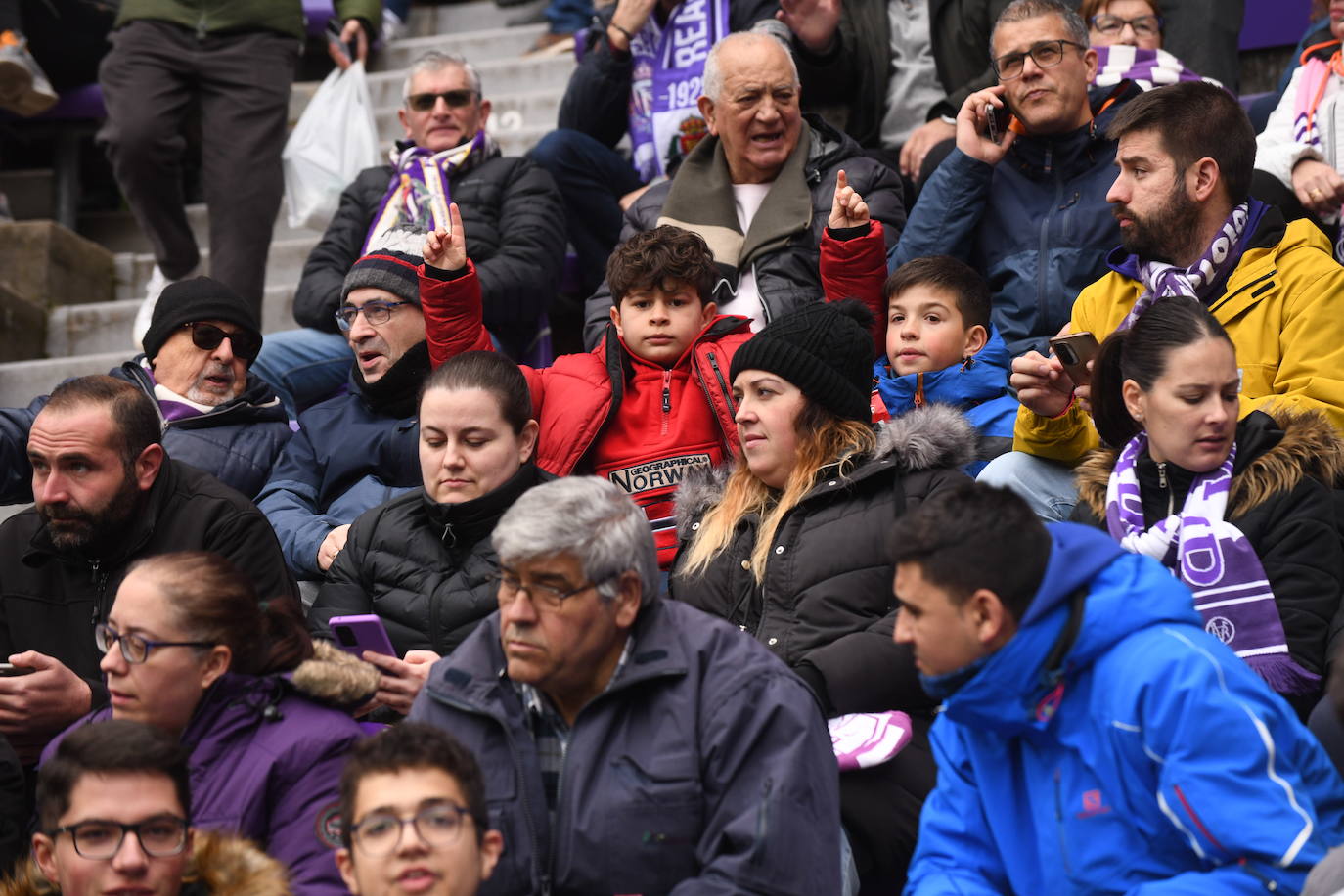 Fotos: Búscate en la grada del Real Valladolid-Rayo Vallecano (1/4)
