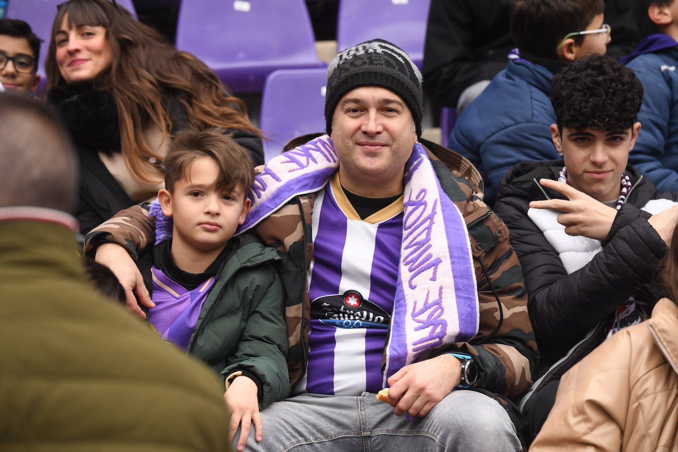 Fotos: Búscate en la grada del Real Valladolid-Rayo Vallecano (2/4)