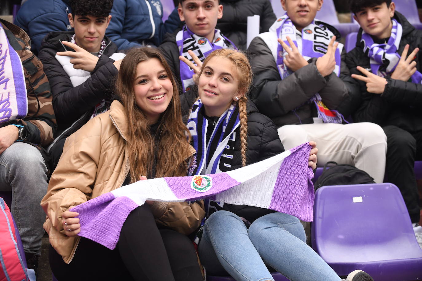 Fotos: Búscate en la grada del Real Valladolid-Rayo Vallecano (2/4)