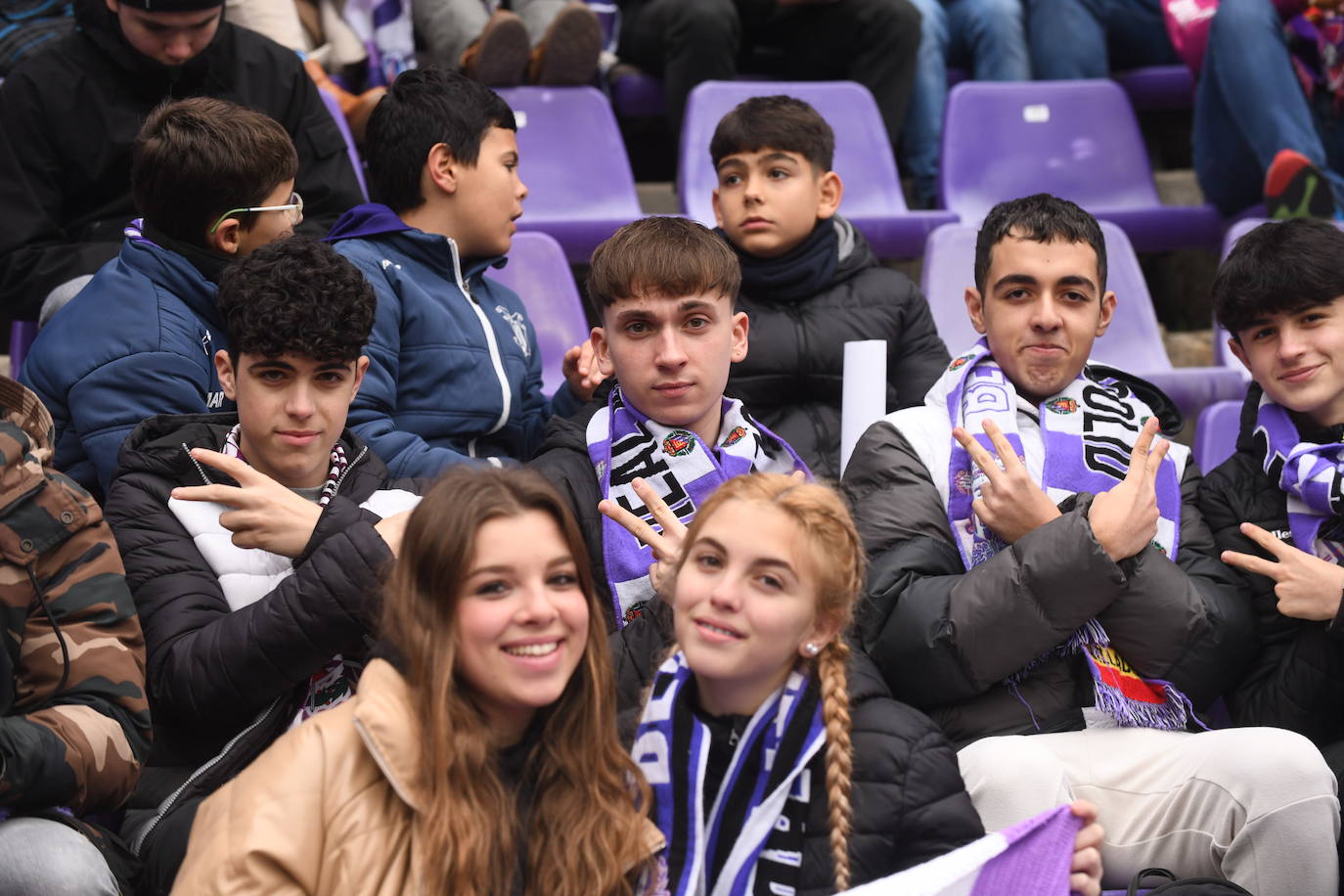 Fotos: Búscate en la grada del Real Valladolid-Rayo Vallecano (2/4)