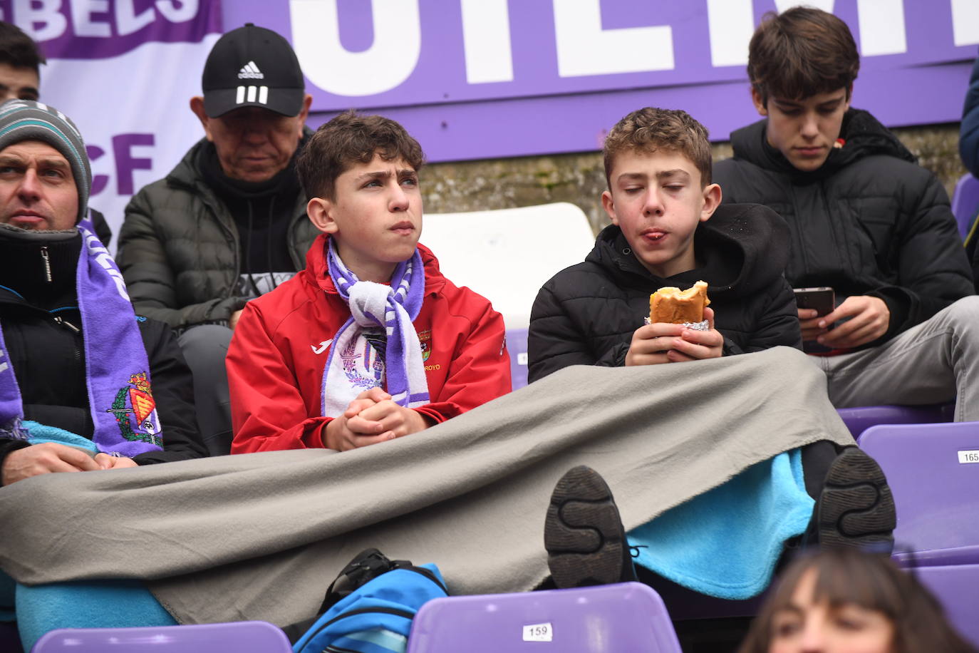 Fotos: Búscate en la grada del Real Valladolid-Rayo Vallecano (2/4)