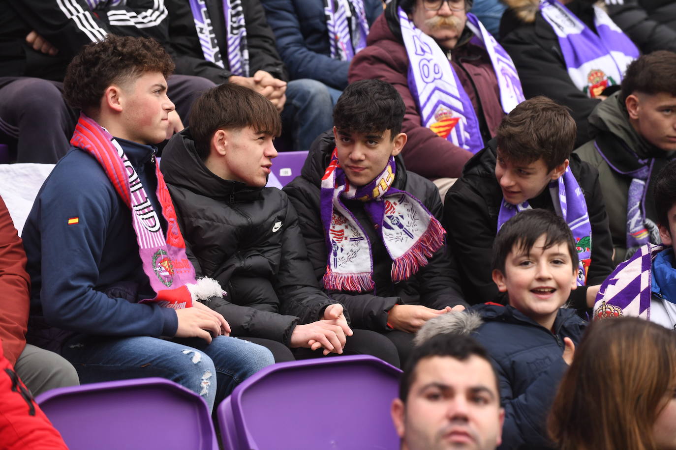 Fotos: Búscate en la grada del Real Valladolid-Rayo Vallecano (2/4)