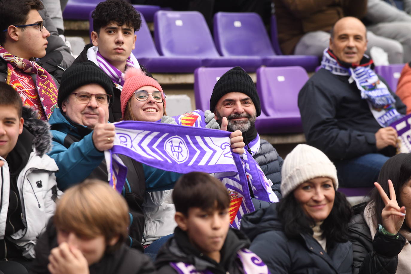 Fotos: Búscate en la grada del Real Valladolid-Rayo Vallecano (2/4)