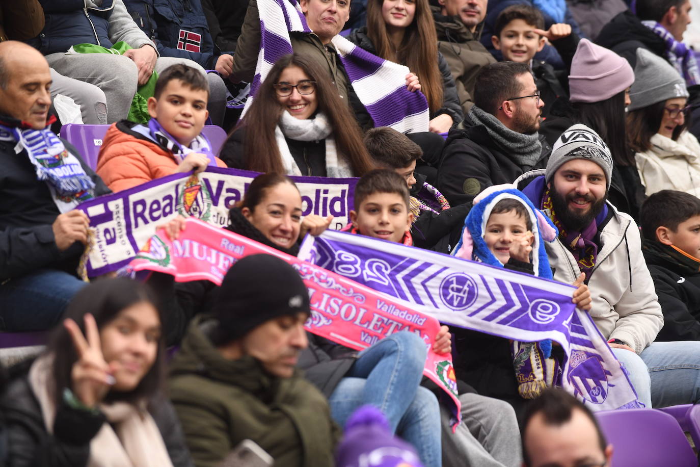 Fotos: Búscate en la grada del Real Valladolid-Rayo Vallecano (2/4)