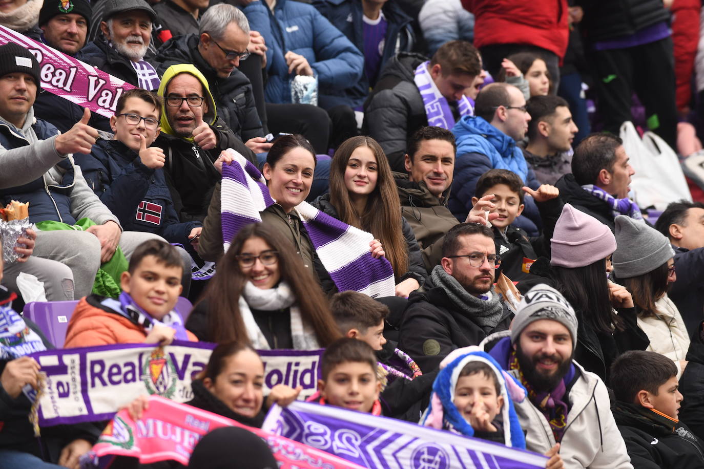 Fotos: Búscate en la grada del Real Valladolid-Rayo Vallecano (2/4)