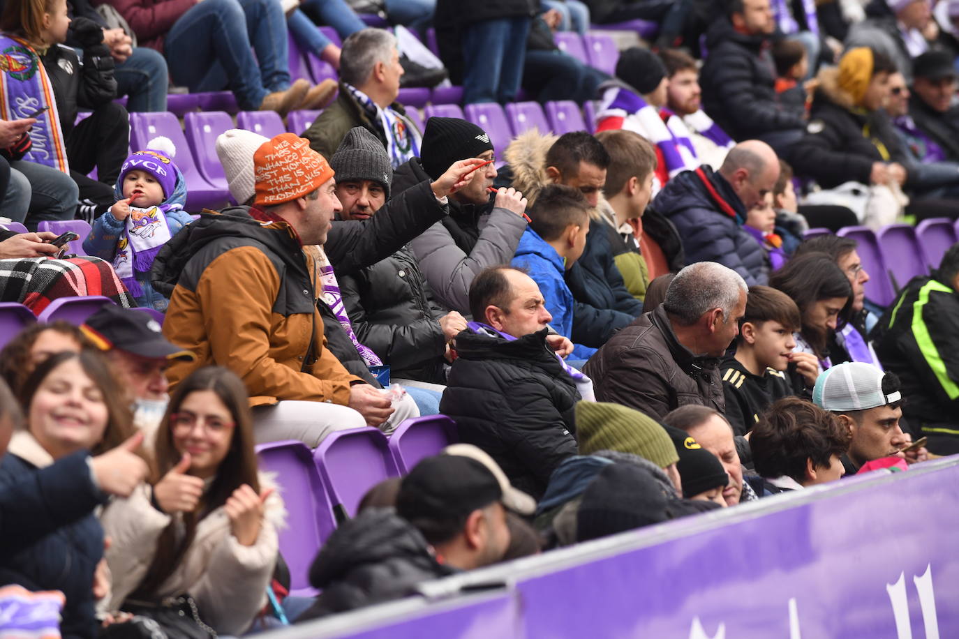 Fotos: Búscate en la grada del Real Valladolid-Rayo Vallecano (2/4)