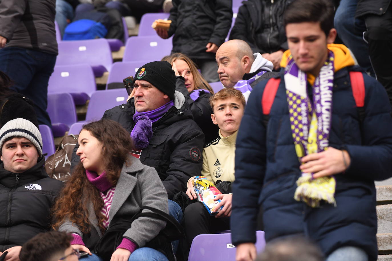 Fotos: Búscate en la grada del Real Valladolid-Rayo Vallecano (2/4)