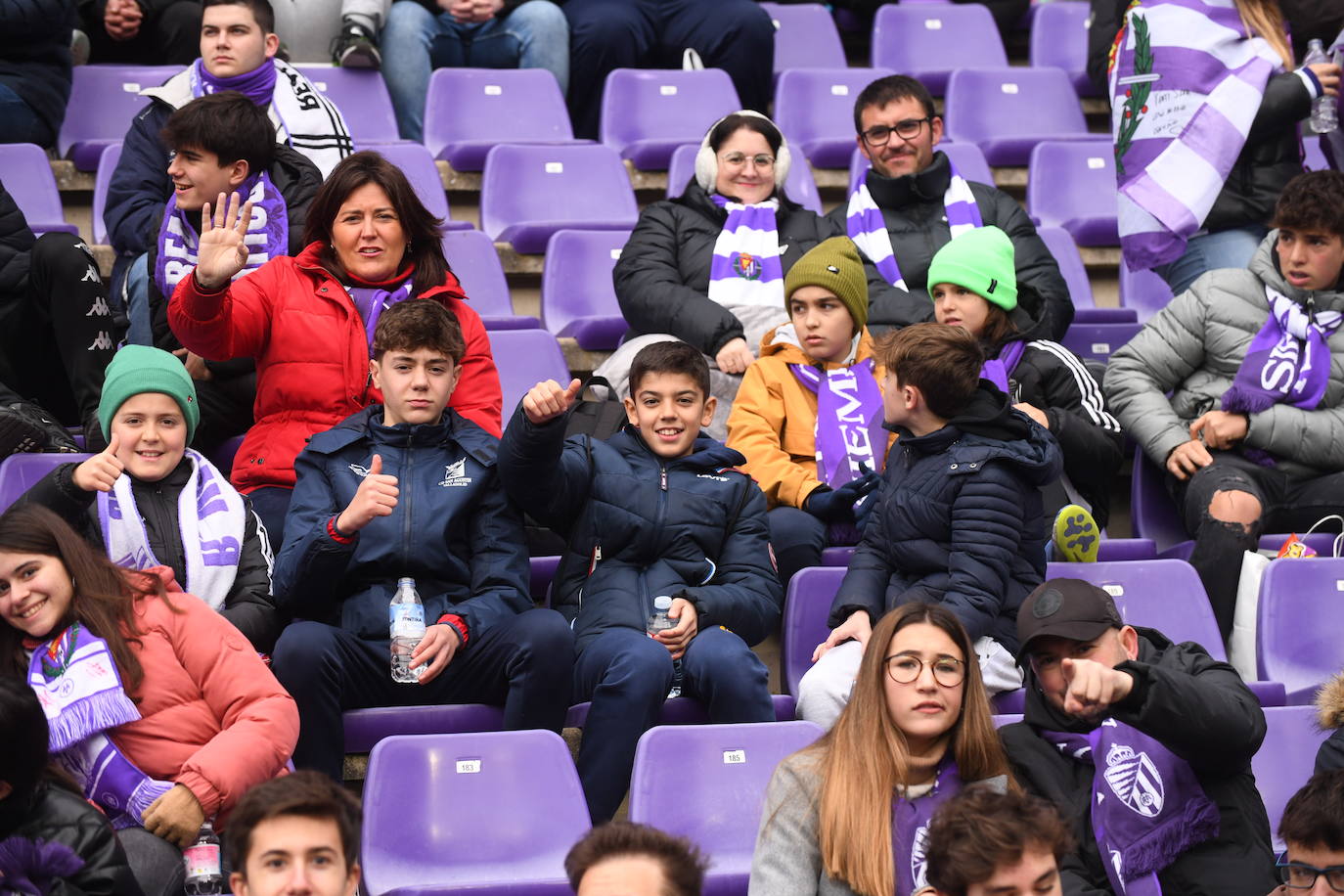 Fotos: Búscate en la grada del Real Valladolid-Rayo Vallecano (3/4)