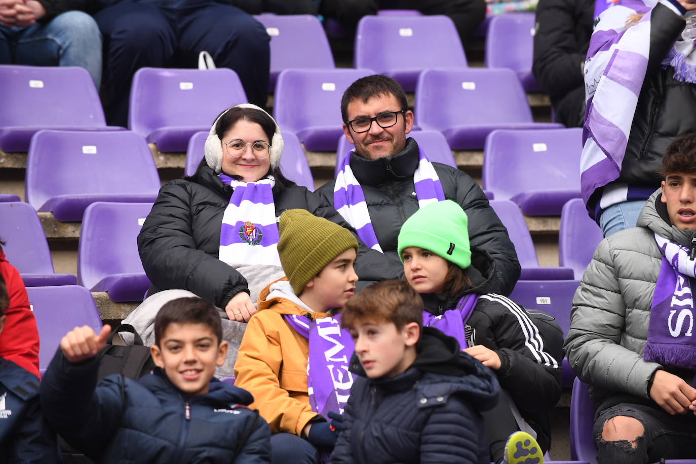 Fotos: Búscate en la grada del Real Valladolid-Rayo Vallecano (3/4)