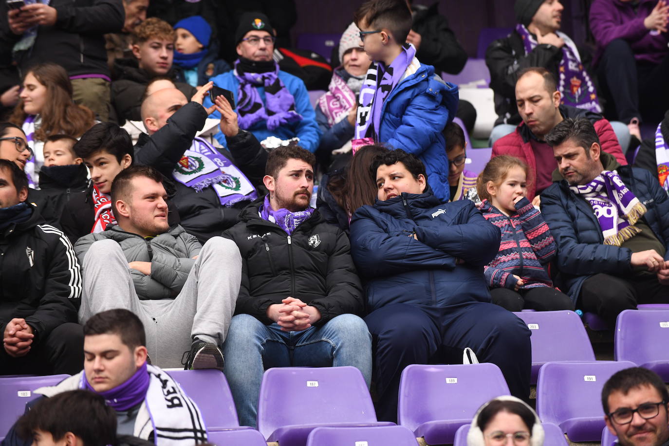 Fotos: Búscate en la grada del Real Valladolid-Rayo Vallecano (3/4)