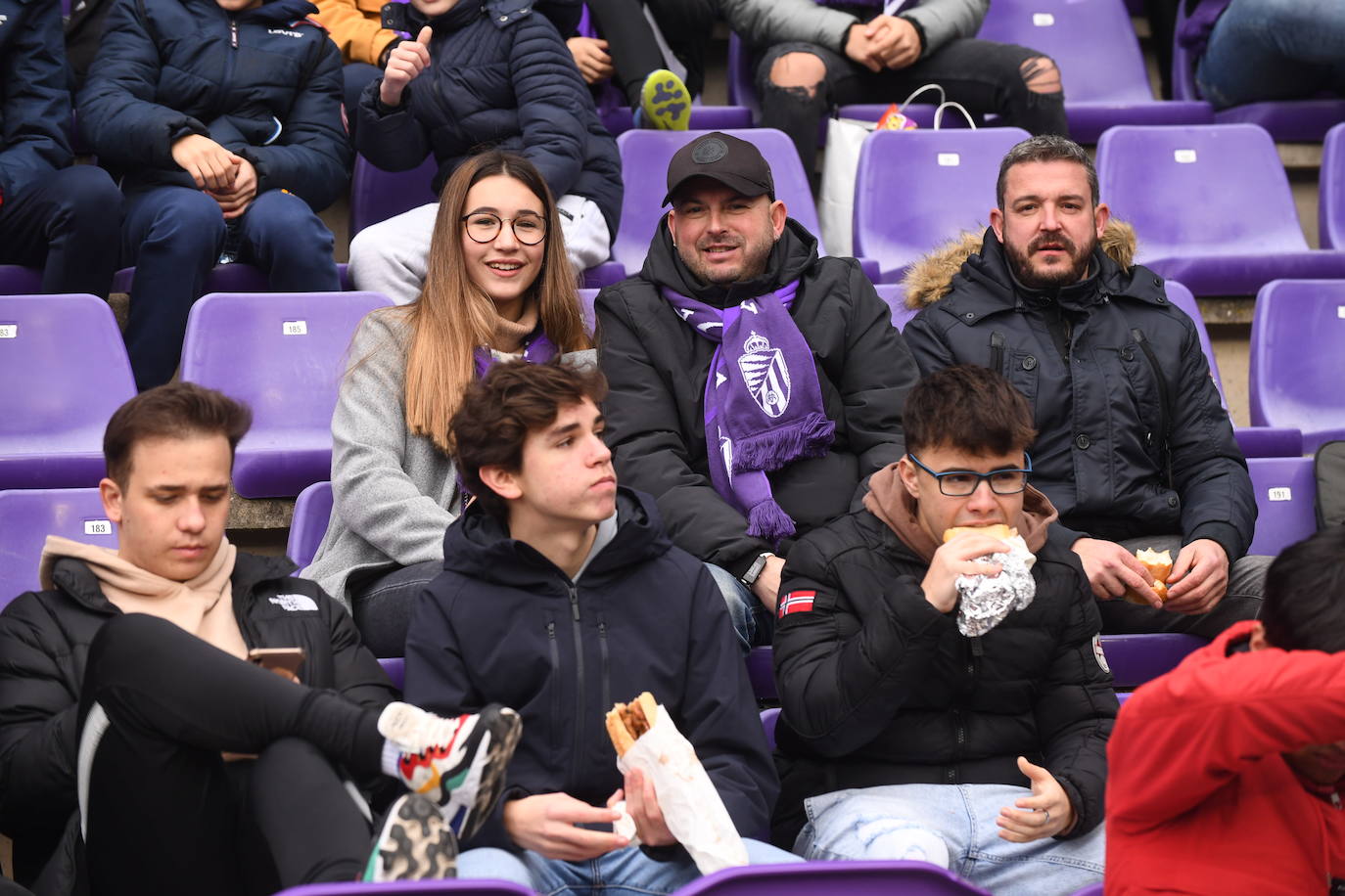 Fotos: Búscate en la grada del Real Valladolid-Rayo Vallecano (3/4)