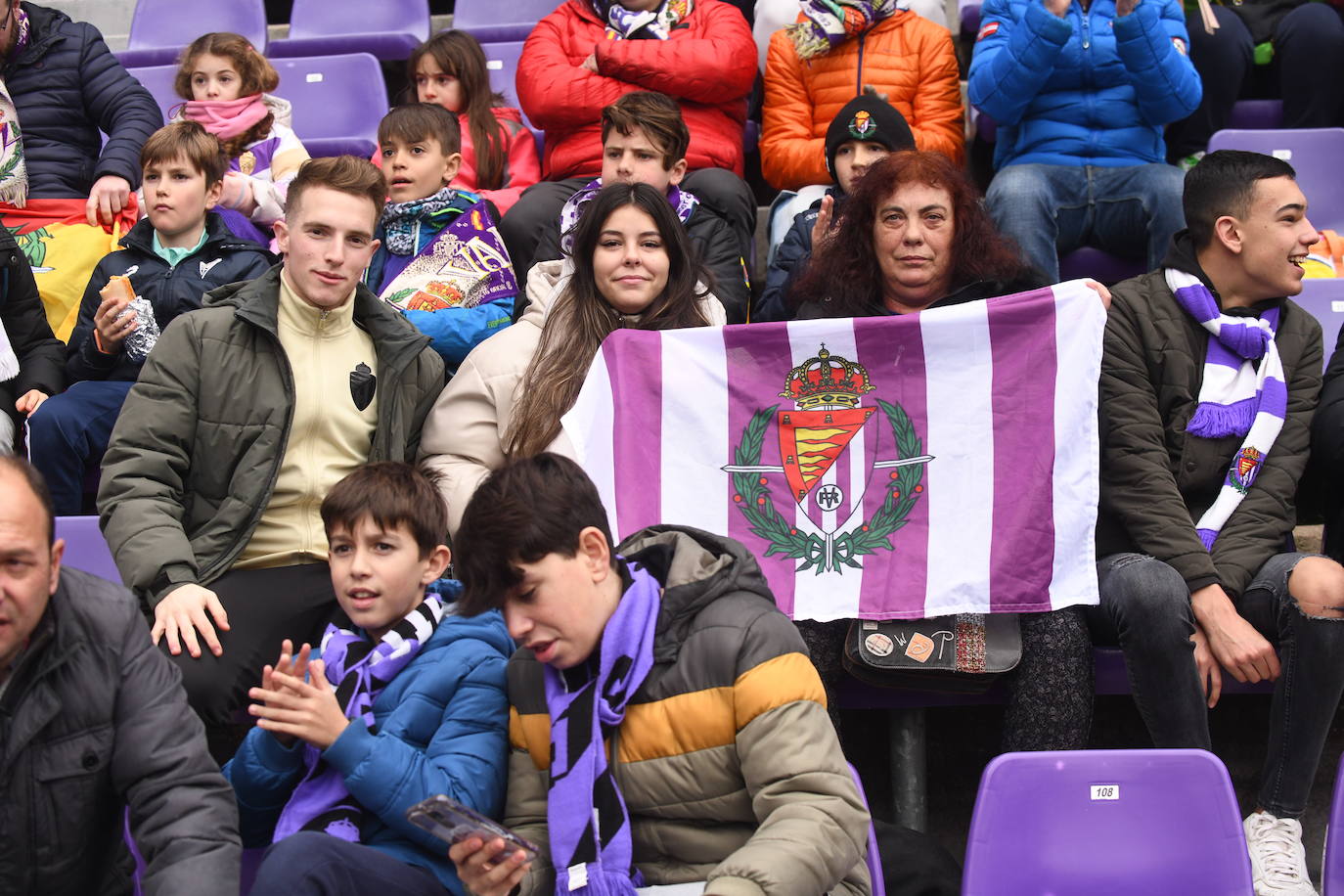 Fotos: Búscate en la grada del Real Valladolid-Rayo Vallecano (3/4)