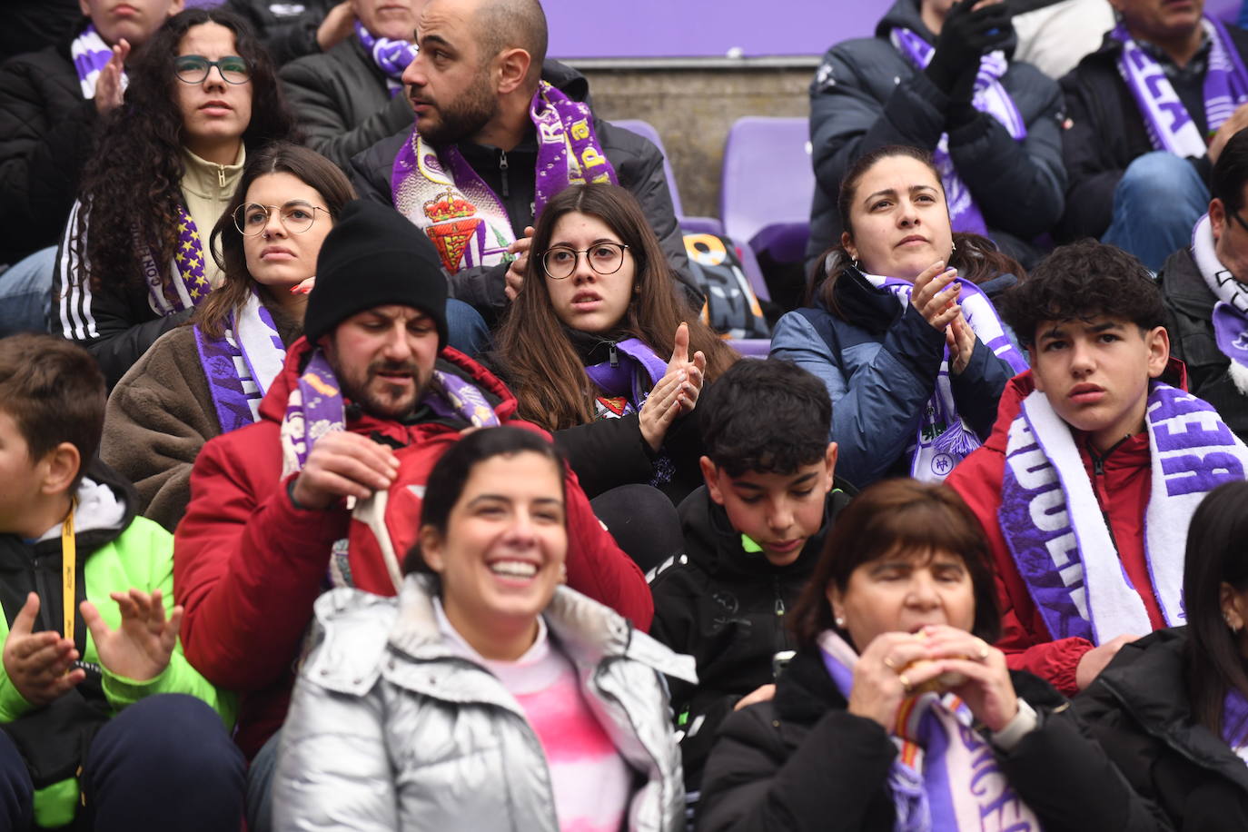 Fotos: Búscate en la grada del Real Valladolid-Rayo Vallecano (3/4)
