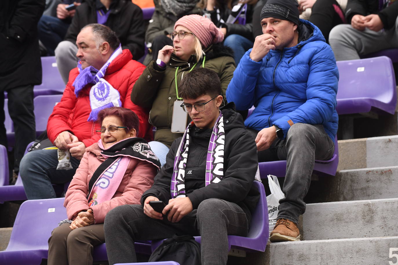 Fotos: Búscate en la grada del Real Valladolid-Rayo Vallecano (4/4)