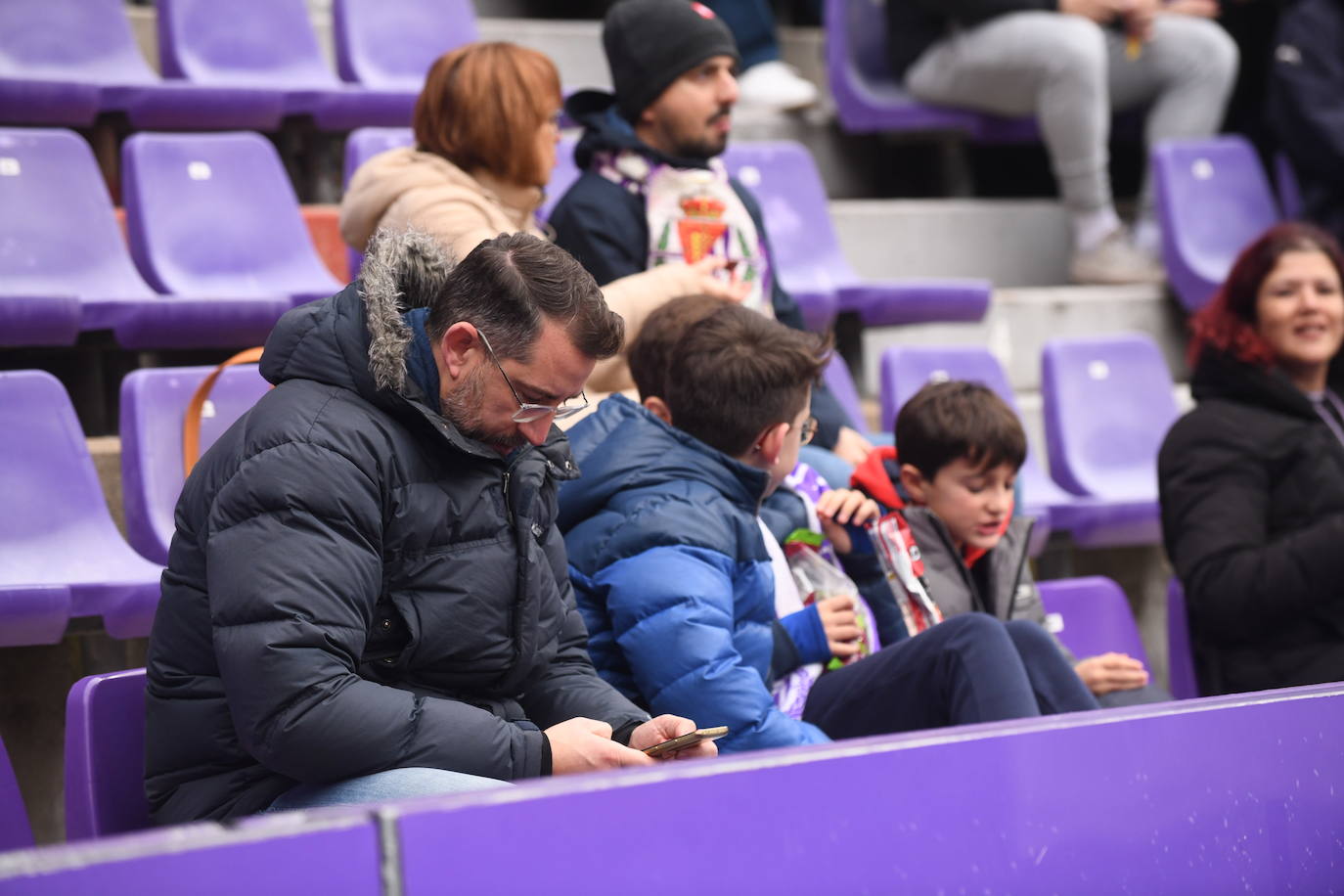 Fotos: Búscate en la grada del Real Valladolid-Rayo Vallecano (4/4)