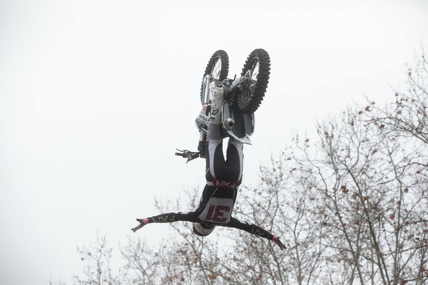 Fotos: Desfile de banderas en Pingüinos 2023 (2/4)