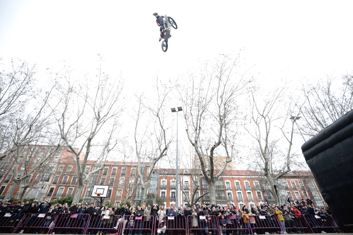 Fotos: Desfile de banderas en Pingüinos 2023 (2/4)