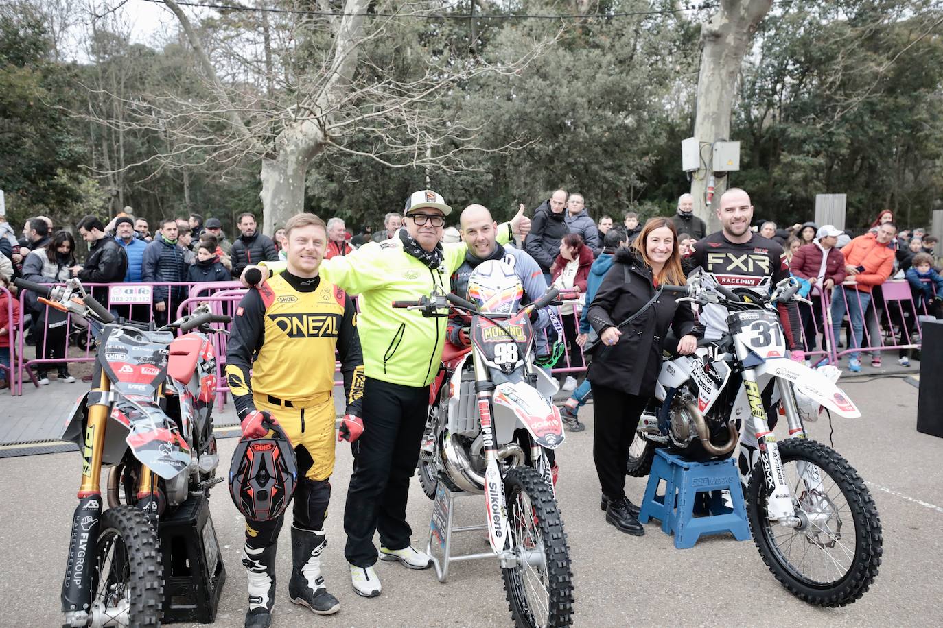 Fotos: Desfile de banderas en Pingüinos 2023 (3/4)