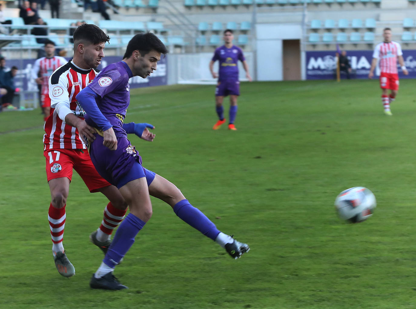 El conjunto palentino se lleva el derbi regional en La Balastera