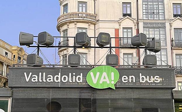 Detalle de los altavoces colocados sobre la caseta de Auvasa. 