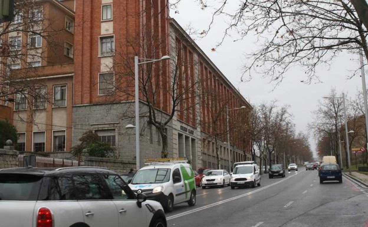 El entorno del colegio Claret, en la avenida del mismo nombre, es uno de los más contaminados. 