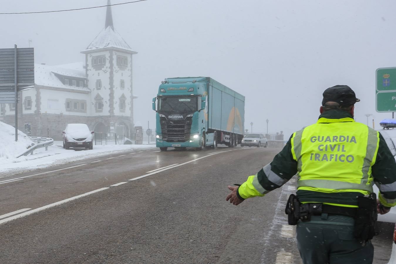 Nieve en el Puerto de Pajares (León)