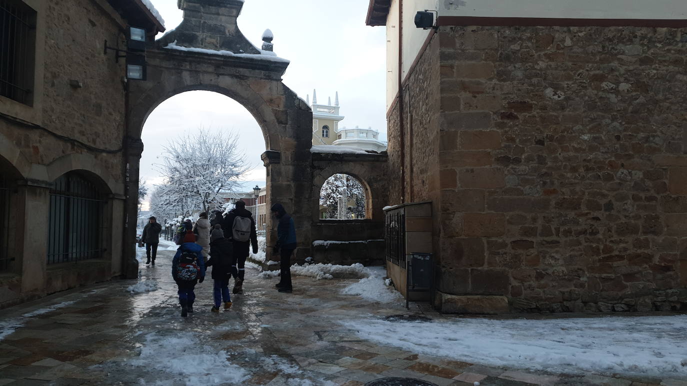 Fotos: La nieve persiste en la Montaña Palentina