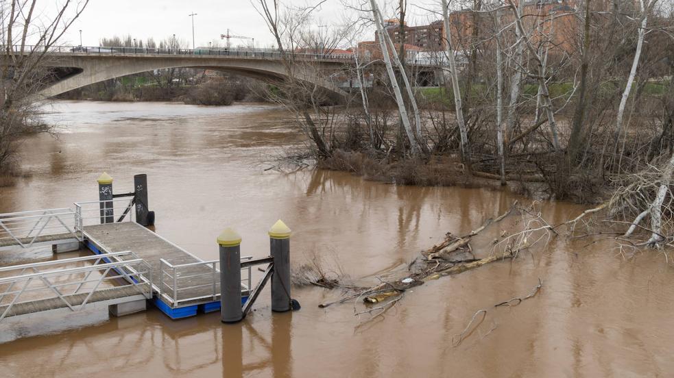 El Pisuerga se desborda en algunos puntos de Valladolid