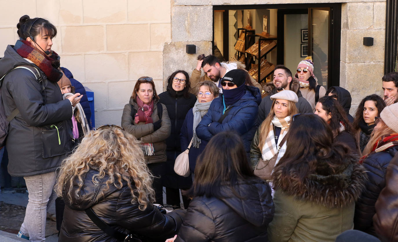 Turistas por las calles de Segovia. 