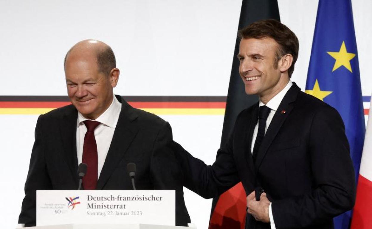 Scholz y Macron, al inicio de la rueda de prensa conjunta tras la cumbre franco-alemana en París 