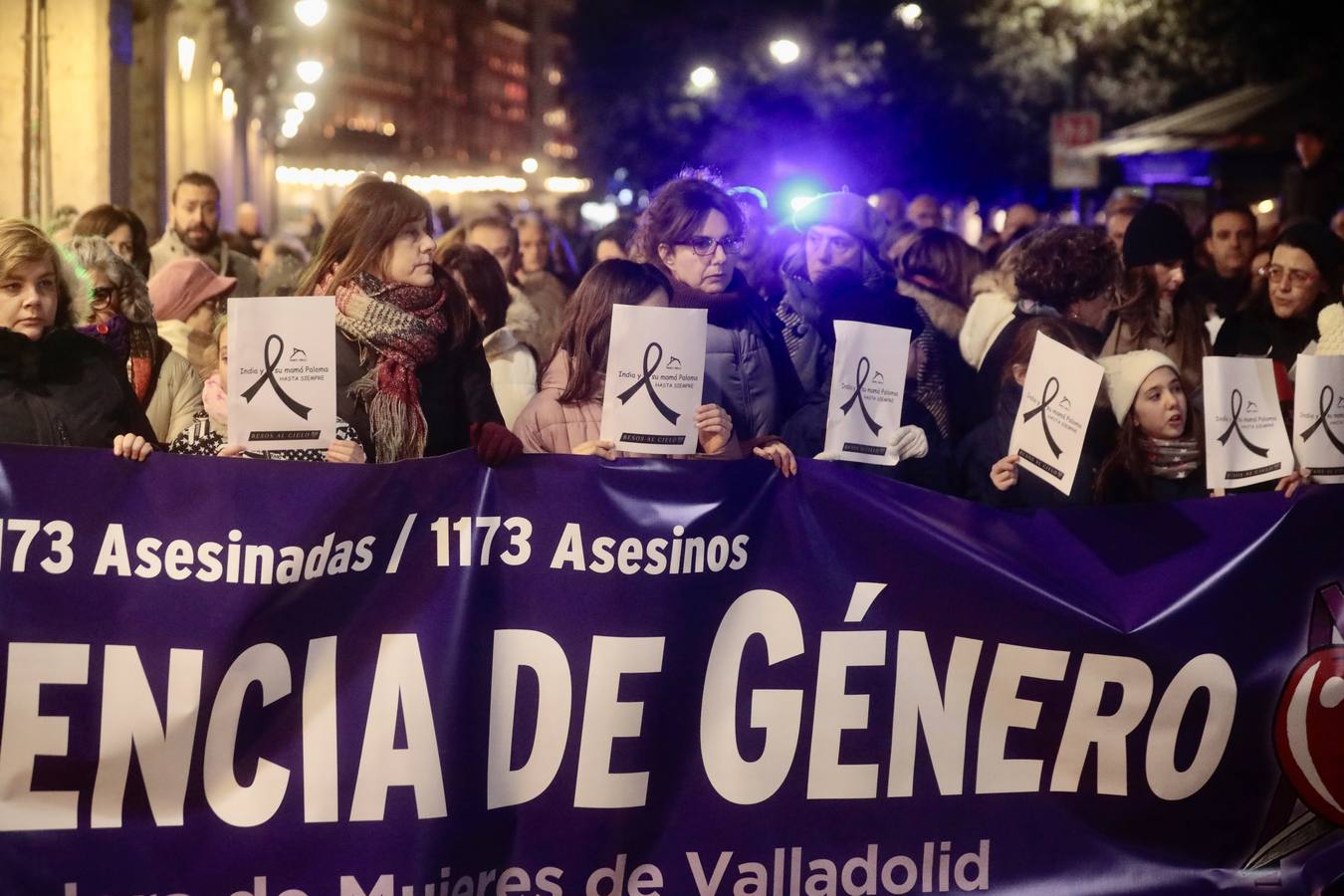 Fotos: Concentración en Valladolid contra la violencia de género tras el asesinato de una mujer y su hija