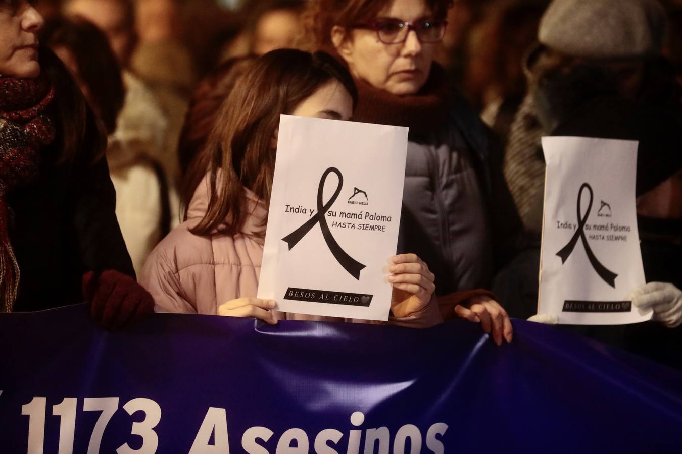 Fotos: Concentración en Valladolid contra la violencia de género tras el asesinato de una mujer y su hija