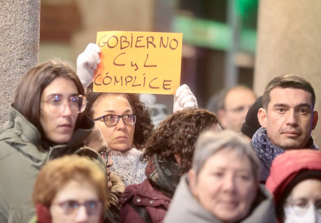 Fotos: Concentración en Valladolid contra la violencia de género tras el asesinato de una mujer y su hija