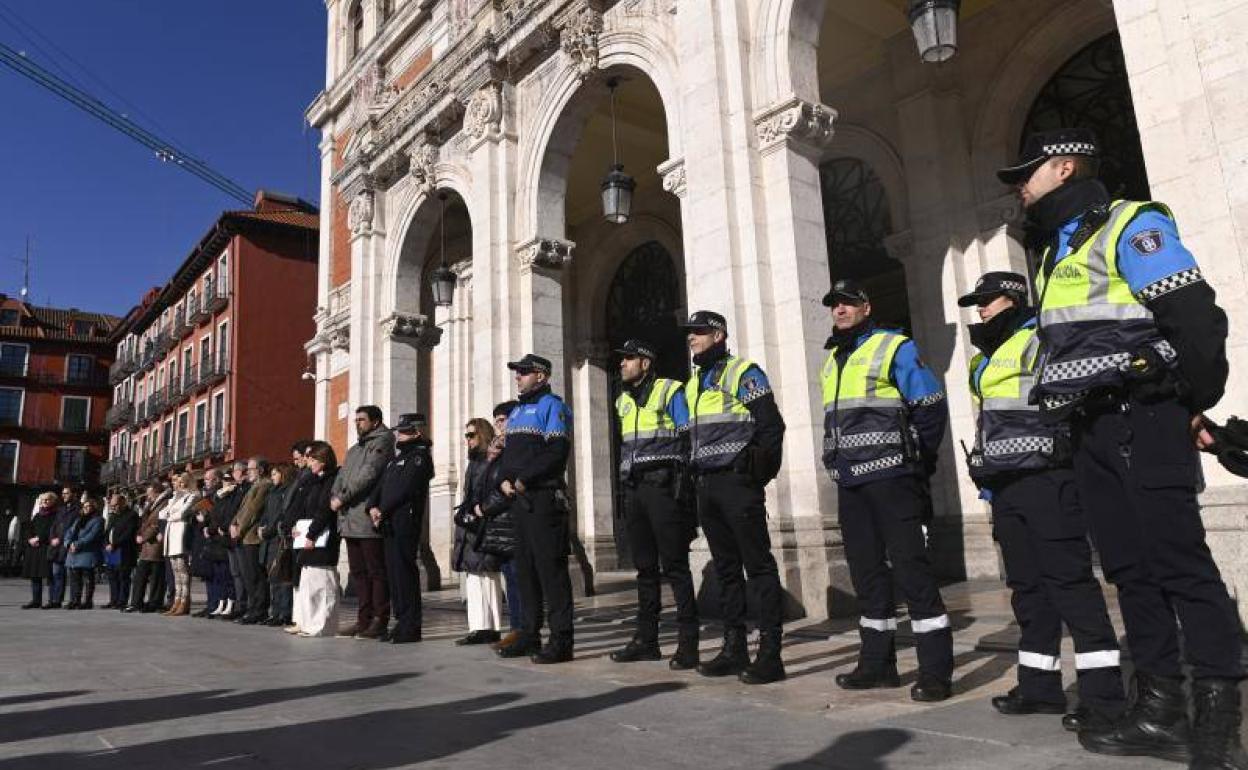 Minuto de silencio convocado este lunes como repulsa al doble asesinato del paseo de Zorrilla.