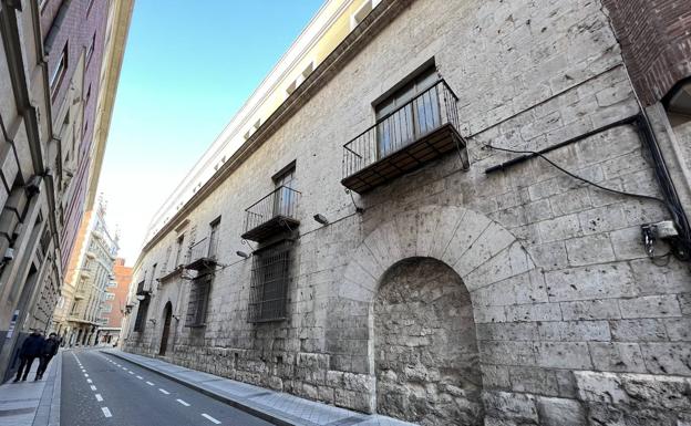 Imagen principal - Edificios históricos de Valladolid: la Casa de los Escudero, el palacio donde se hospedó la familia del infante Francisco de Paula