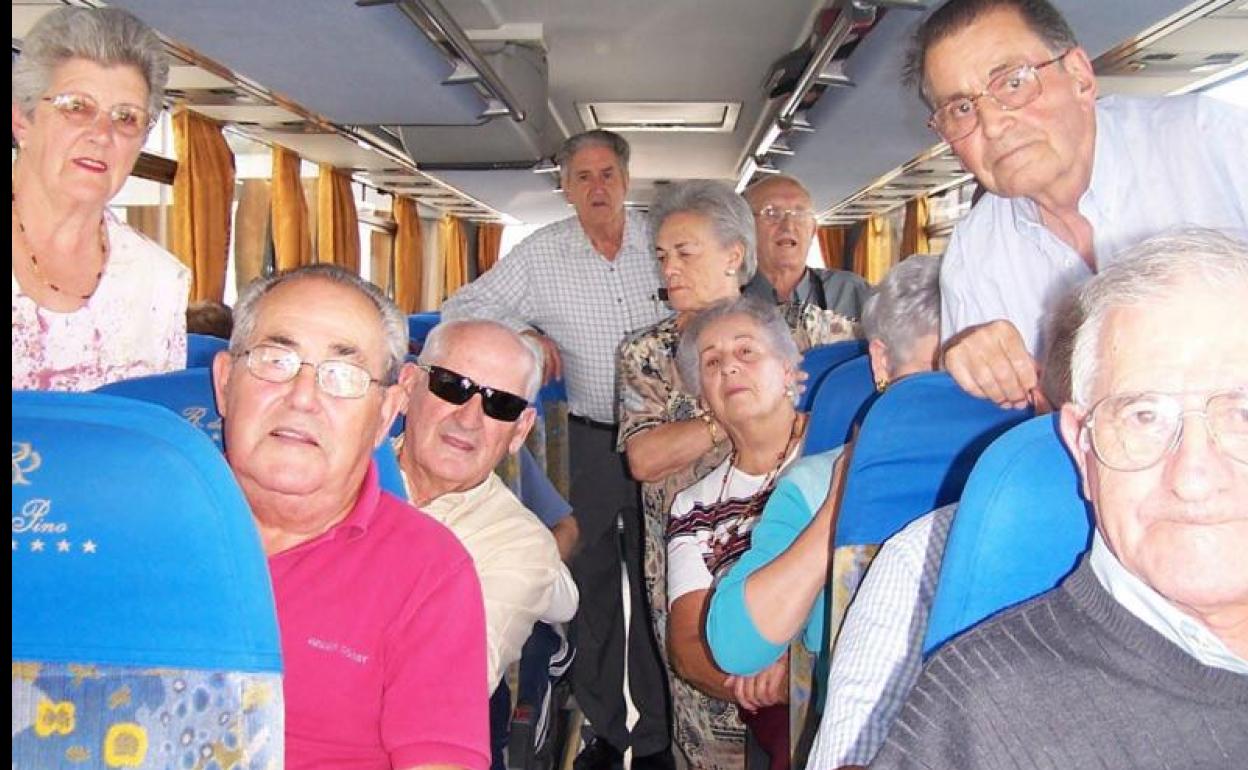 Un autocar con pensionistas en un viaje del Imserso.