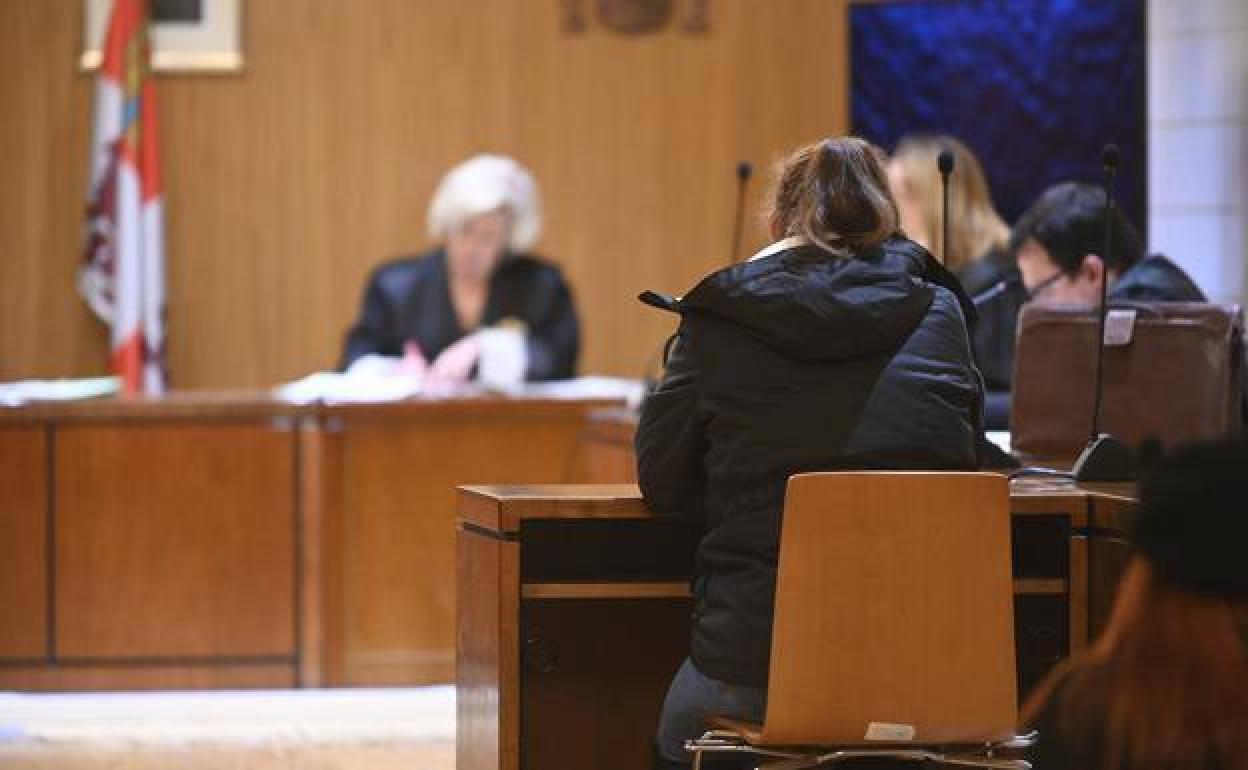 La acusada expone el motivo de su renuncia al tribunal, el pasado mes de diciembre.