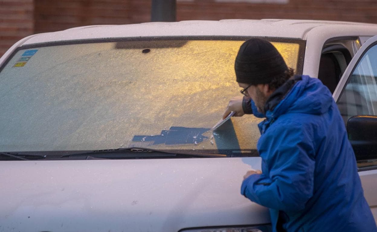 Rasqueta quita hielo para el parabrisas del coche