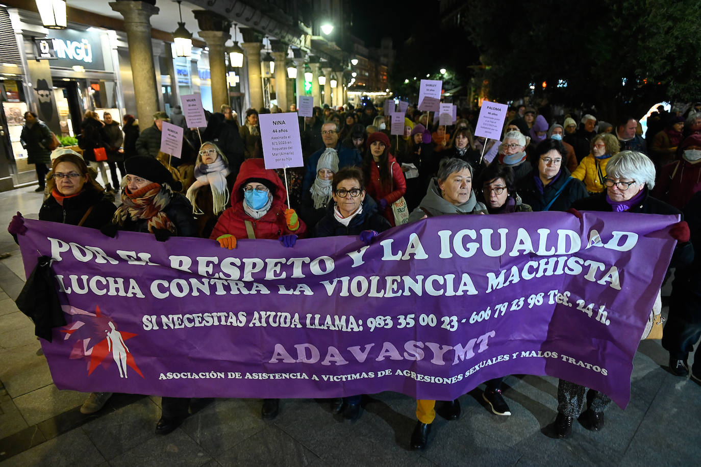 Manifestación contra la violencia machista ayer por la tarde en Fuente Dorada.