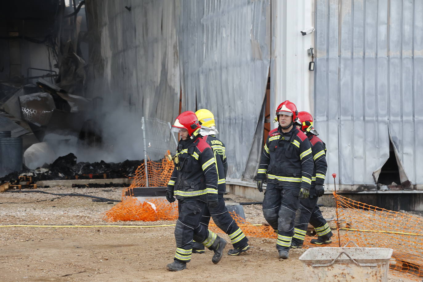 Fotos: Arde la planta de Cascajares en Dueñas