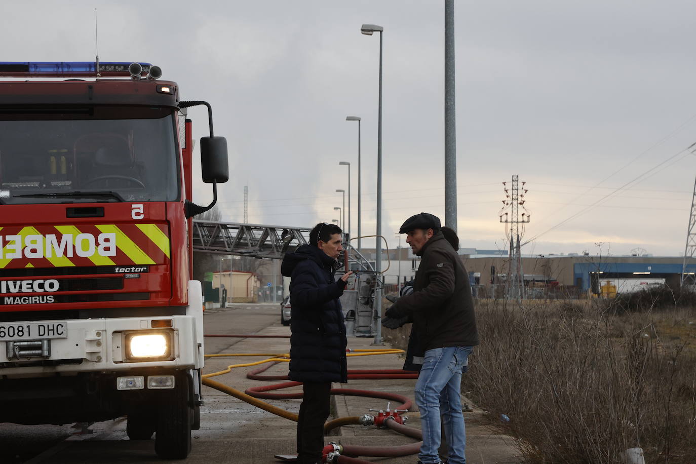 Fotos: Arde la planta de Cascajares en Dueñas