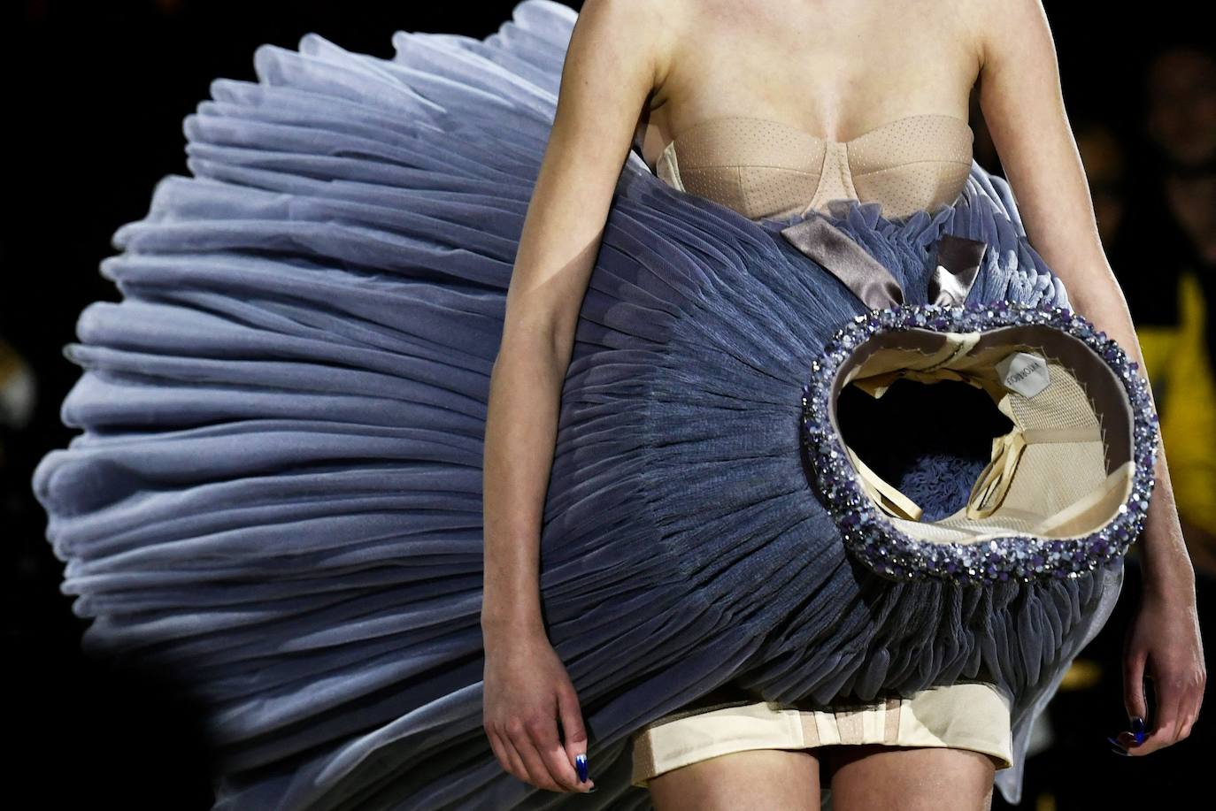 Fotos: Los vestidos más extravagantes de la París Fashion Week