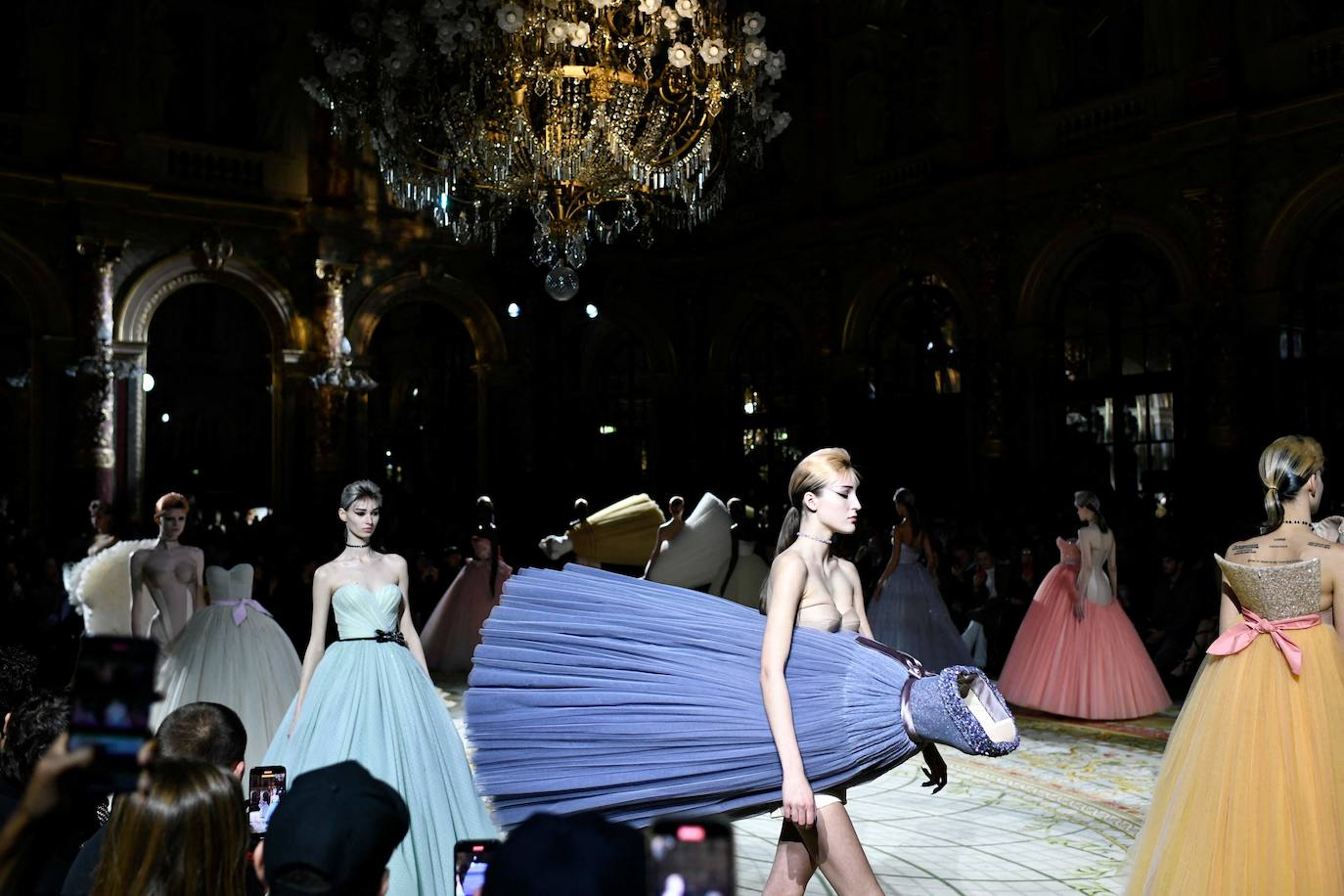 Fotos: Los vestidos más extravagantes de la París Fashion Week