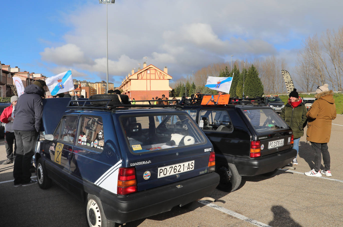 La jornada ha comenzado a las 10 horas del sábado con una exposición de todos los coches en el parking del pabellón Adolfo Nicolás