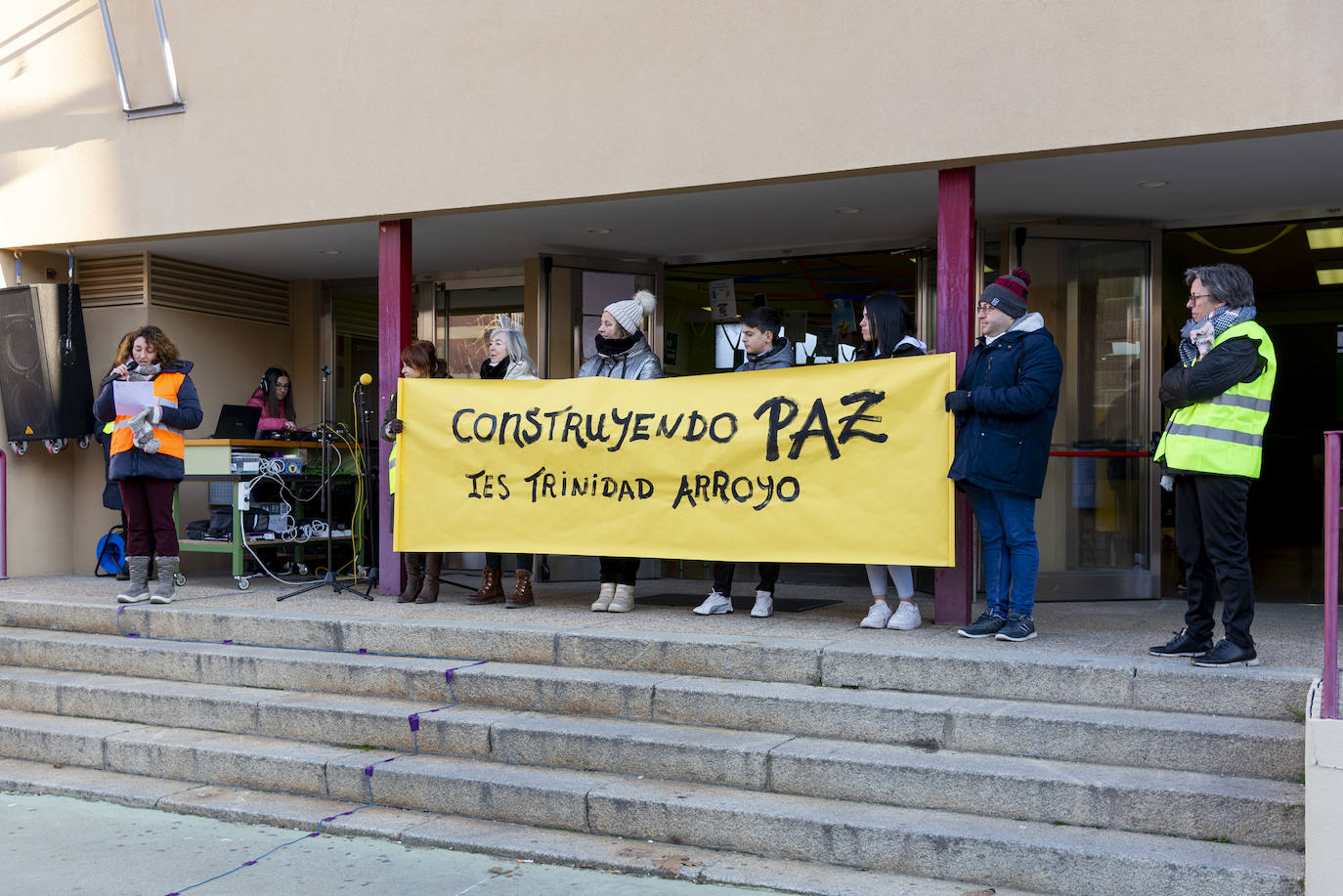 Fotos: Marcha por la paz en el IES Trinidad Arroyo de Palencia