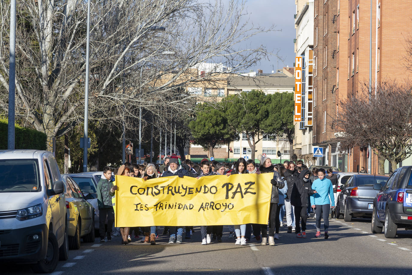 Fotos: Marcha por la paz en el IES Trinidad Arroyo de Palencia