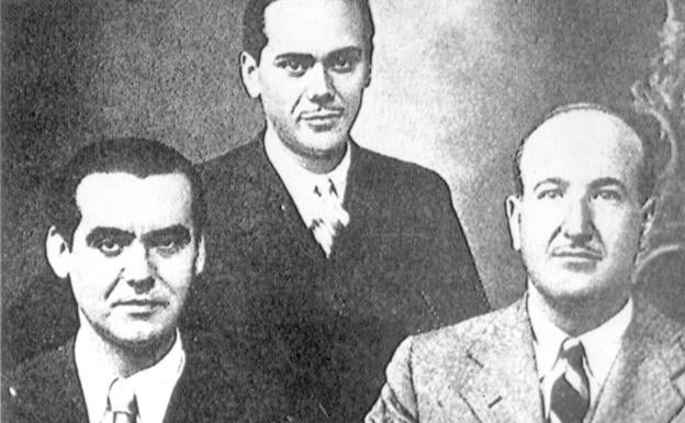 Federico García Lorca, Luis Cernuda y Vicente Aleixandre, poetas españoles de la Generación del 27 que se unirían por el quinto aniversario de la muerte de Góngora.