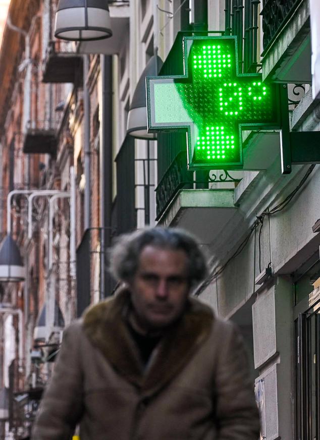 Los comercios de la centríca calle Mantería comienzan la semana con bajas temperaturas.