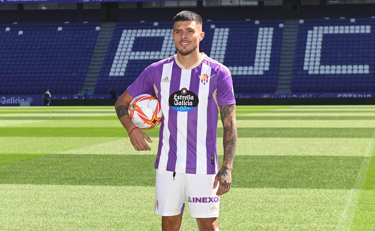 Juanjo Narváez, en su presentación como jugador blanquivioleta. 